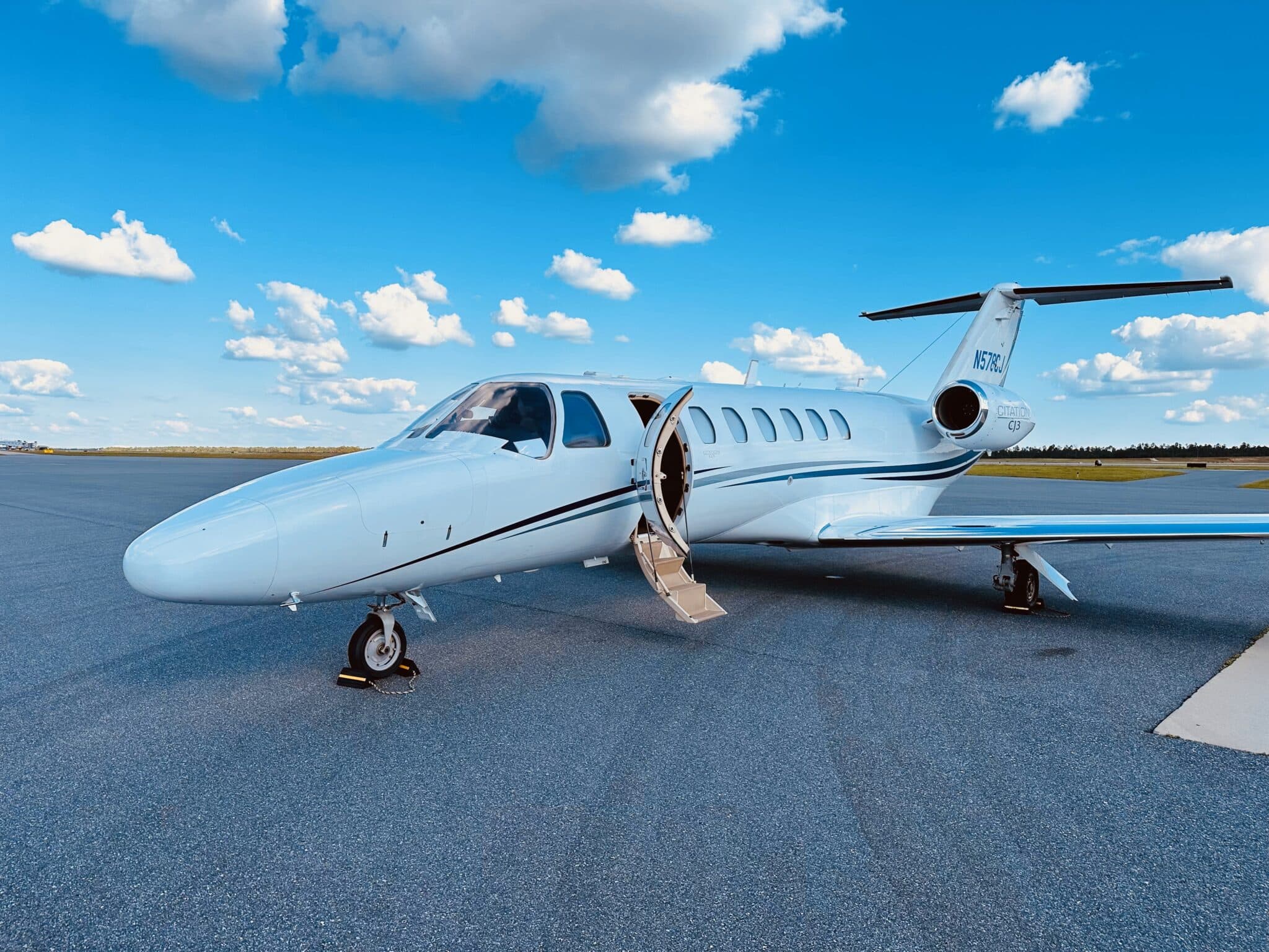 Light private jet